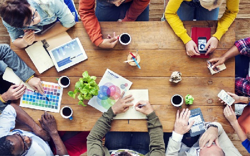 دانلود پاورپوینت آشنایی با مفهوم تصمیم گیری گروهی، مراحل انجام و مزایای آن